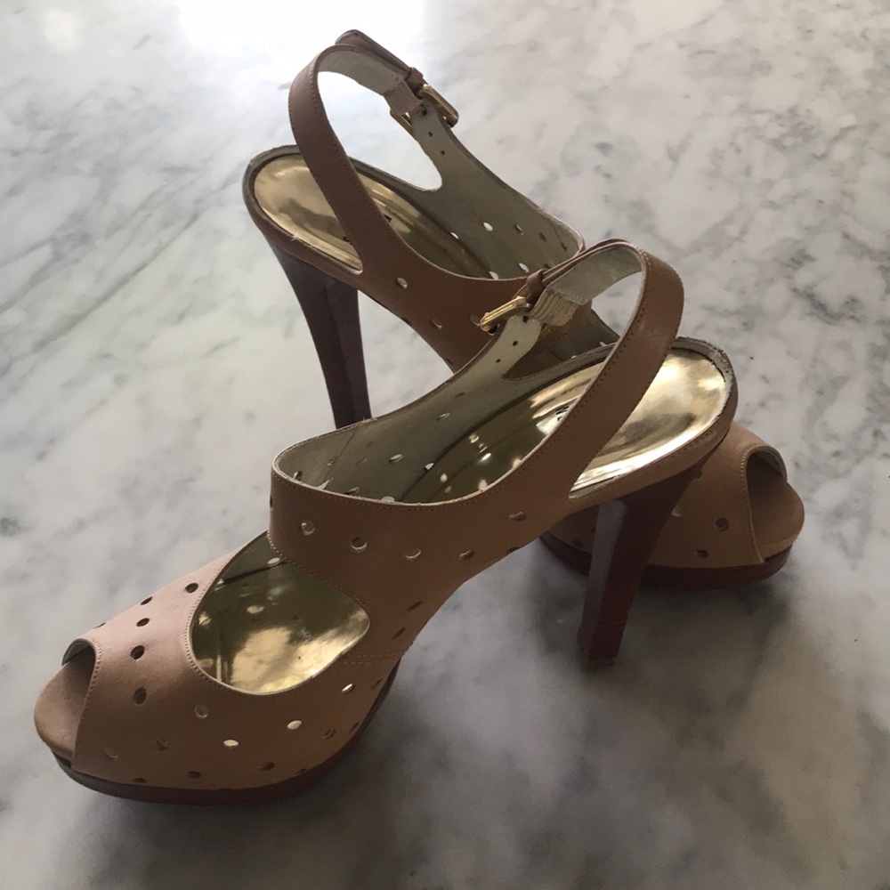 Stuart Weitzman platform pumps